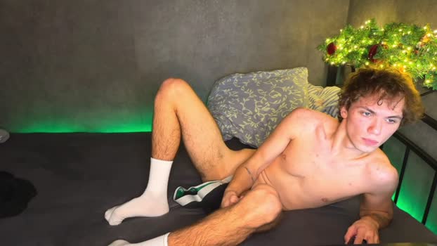 xavier_200 Topless Webcam SHOW @ Chaturbate 30-12-2025