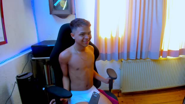 carlos_foxx kiss Webcam SHOW @ Chaturbate 02-01-2026