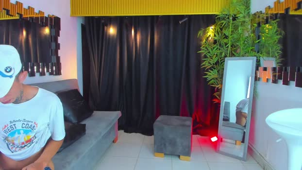 darwin_ggh playtime Webcam SHOW @ Chaturbate 03-01-2026