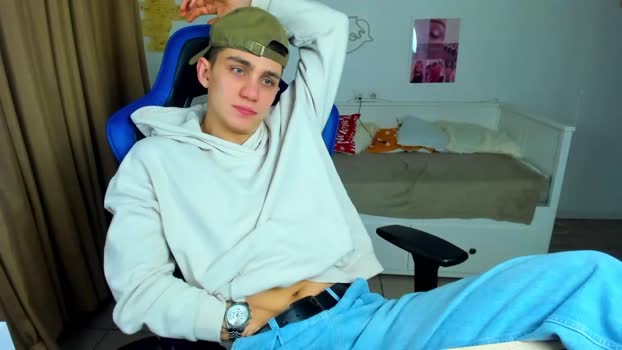 frank_mooree spanking Webcam SHOW @ Chaturbate 04-01-2026
