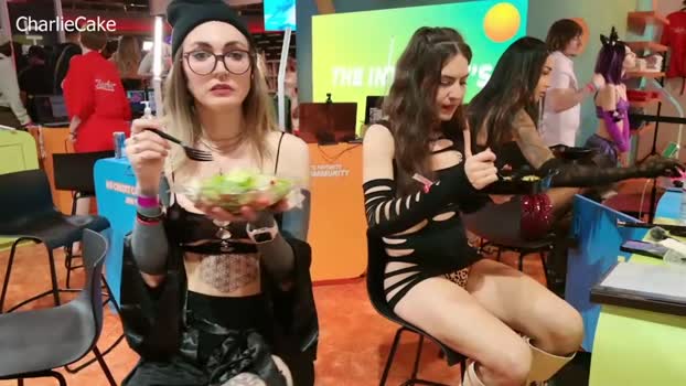 charliecake toy Webcam SHOW @ Chaturbate 18-01-2026