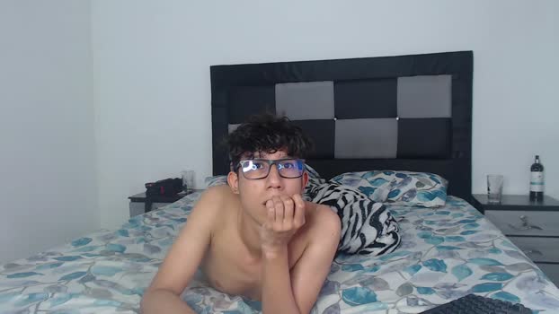 fleeting_love fingers Webcam SHOW @ Chaturbate 26-01-2026