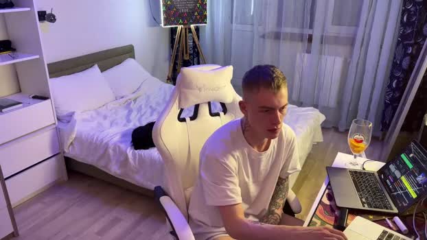 c10h15on handsome Webcam SHOW @ Chaturbate 01-02-2026