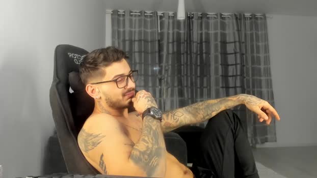 jonnyporn1 kiss Webcam SHOW @ Chaturbate 03-02-2026