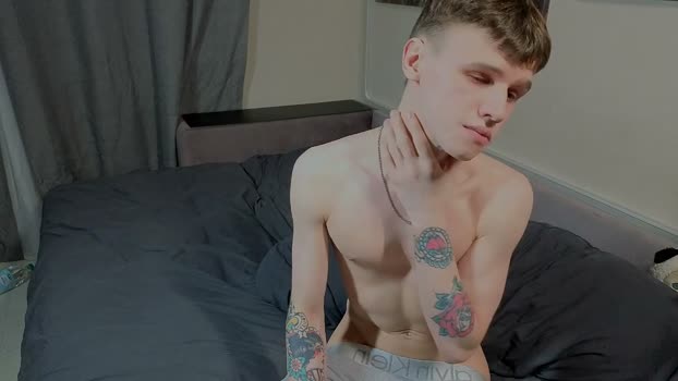 _reisy_ toys Webcam SHOW @ Chaturbate 08-03-2026