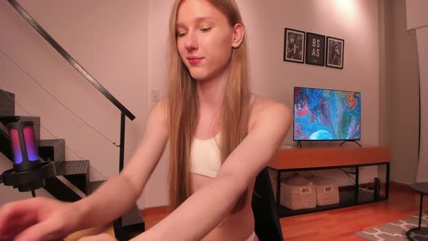 mira_lite fingers Webcam SHOW @ Chaturbate 09-03-2026