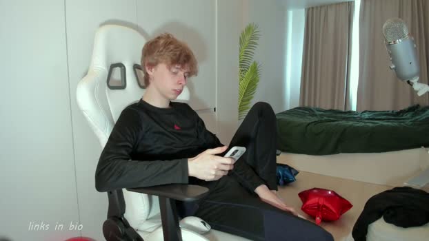 wawesuck playtime Webcam SHOW @ Chaturbate 04-04-2026