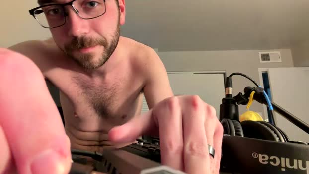 yungdadmark Naked Webcam SHOW @ Chaturbate 04-04-2026
