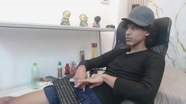 zayn_fox32 23-04-2026 Gay Recording - toy Recorded