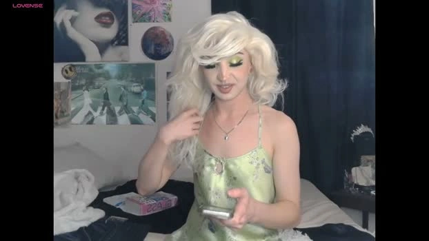 viperthedoll 24-04-2026 Gay Recording - big kiss